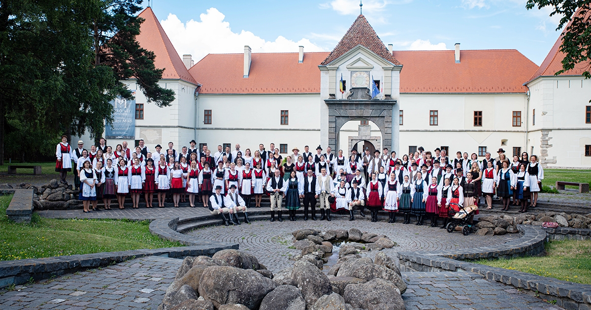 Idén is több százan öltöttek népviseletet megyeszerte